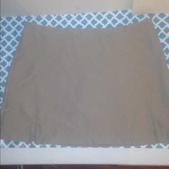 Magellan outdoors skirt with shorts built in under - Picture 2 of 6